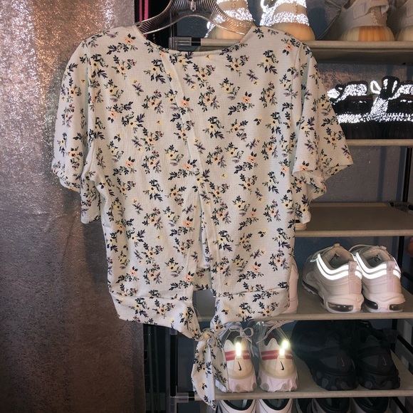 FLORAL TOP - Picture 2 of 2